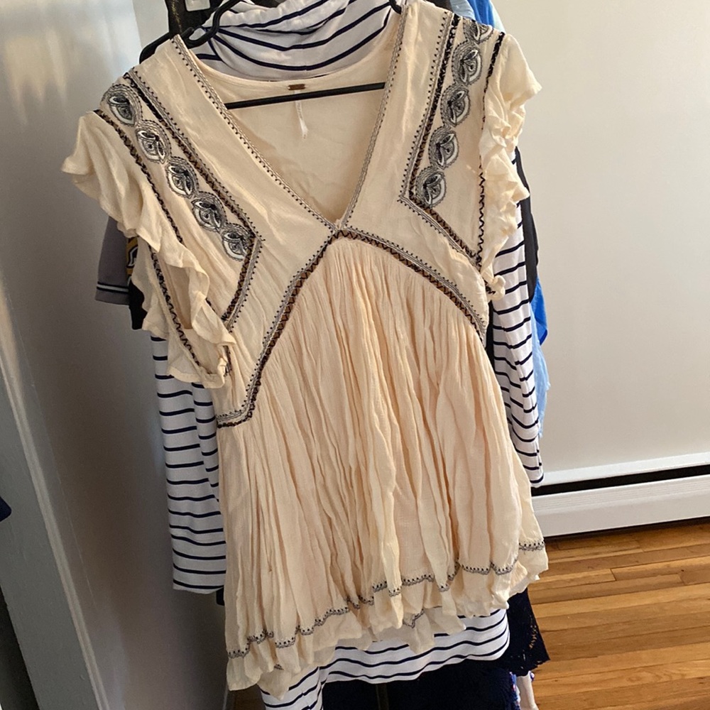 Free people adorable tunic top, black embroidery. Small. Never worn.